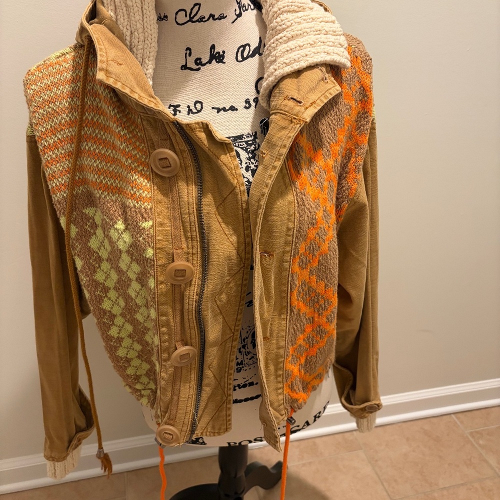 Free  People jacket with hood. Size medium M